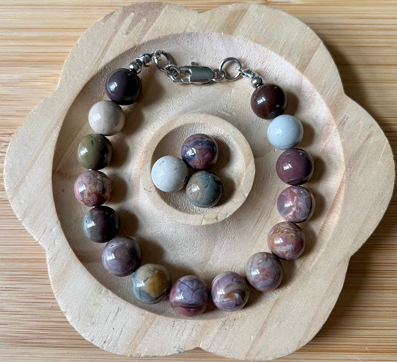 Alashan agate bracelet. AAA semiprecious Alashan agates with silvery or golden stainless steel hardware! The treasures of the Gobi Desert!