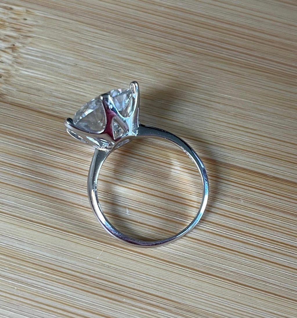 Moissanite ring. A gorgeous 10ct certified round brilliant Moissanite in a lovely crown setting, with 6 prongs and a sleek plain band!
