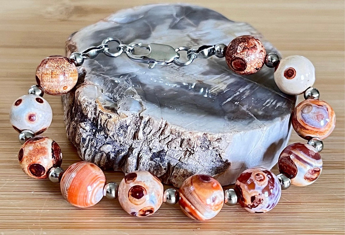 The “Pumpkin Spice Latte” fire agate bracelet joins the Holiday Collection lineup! It’s perfect for autumn, Halloween AND Thanksgiving!