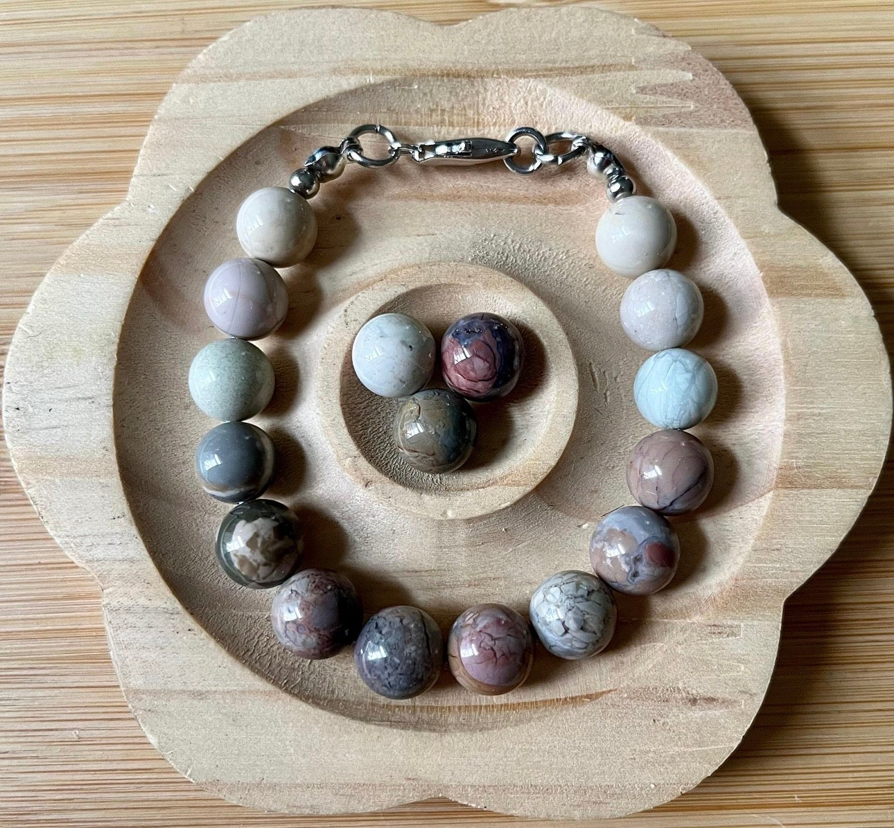 Alashan agate bracelet. AAA semiprecious Alashan agates with silvery or golden stainless steel hardware! The treasures of the Gobi Desert!