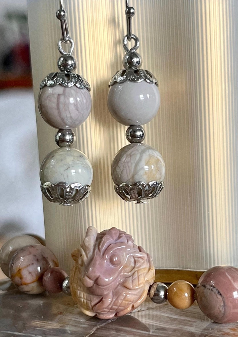 Alashan agate bracelet. AAA semiprecious Alashan agates with silvery or golden stainless steel hardware! The treasures of the Gobi Desert!